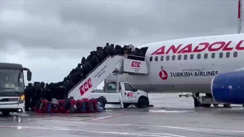 İstanbuldan zəlzələ bölkəsinə 2647 nəfərlik heyət göndərildi 