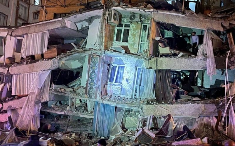 Türkiyədəki zəlzələdə ölənlərin sayı 3400-ü ötdü - YENİLƏNİB-14