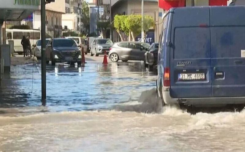 Türkiyədə dənizin səviyyəsi qalxıb, küçələri su basıb 