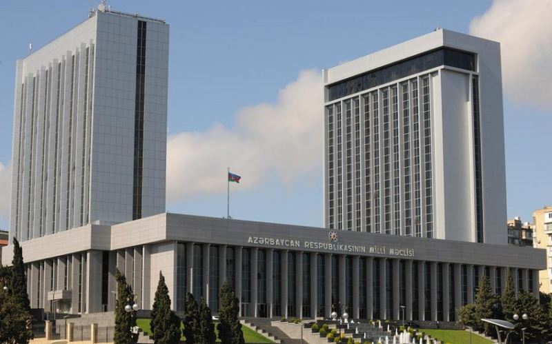 Prokurorluq orqanları işçilərinin xüsusi geyim formasının təsvirində dəyişiklik edilir 
