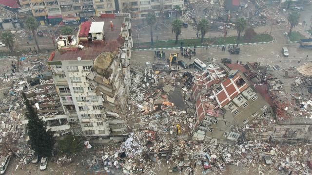 İtalyan mütəxəssis bildirib ki, zəlzələlər Anadolu yarımadasını 3 metr sürüşdürüb 