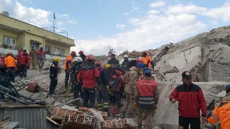 Osmaniyyədə növbəti afterşok: 4 mərtəbəli bina çökdü