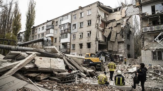 Ukrayna: Rusiya kritik yerlərə ağır artilleriya ilə hücuma keçib 