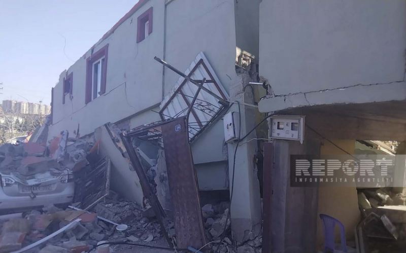 Dağıntılar altında qalmış Dərəkənddən reportaj: \"Oğlumun cansız bədənini çıxarda bildik\" 