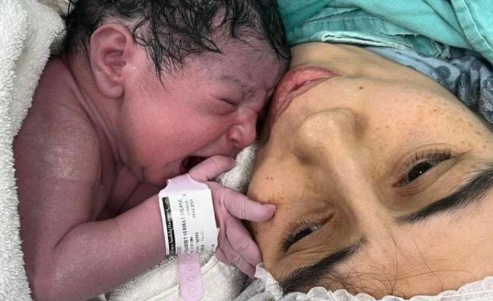 Dağıntılar altından çıxarılan hamilə qadın uşaq dünyaya gətirdi: Görün adını nə qoydu...