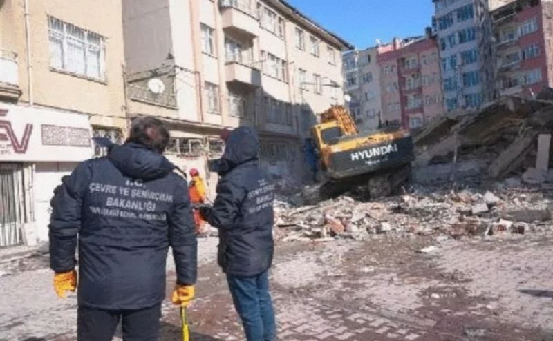 “Türkiyədə 153 min 506 mənzil təcili sökülməlidir” 