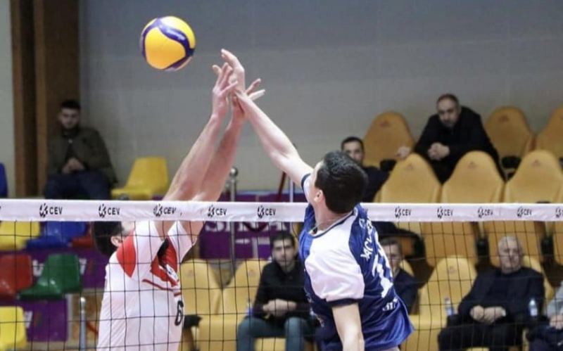 Voleybol üzrə Azərbaycan çempionatının oyunu hakimlərə görə təxirə salınıb 