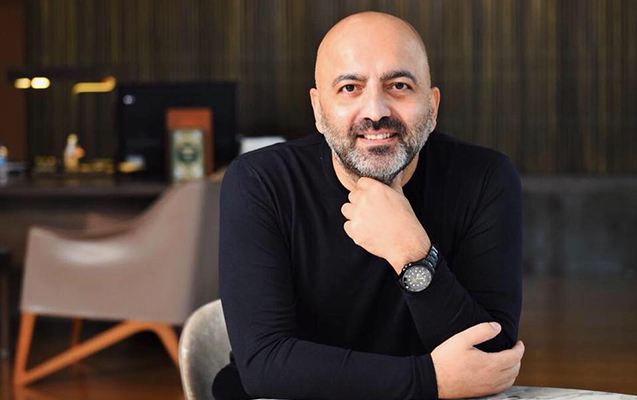 Canlı yayımda 2 milyon yardım etdi - Video 