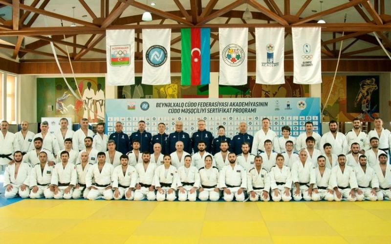 IJF Akademiyasının proqramında iştirak edən məşqçilərə sertifikatlar təqdim olunub 