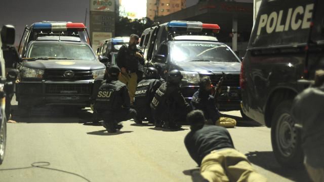 Pakistanda polis qərargahına hücum olub 