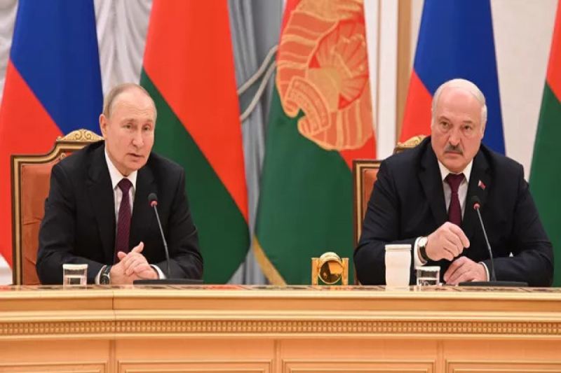 Putin Lukaşenko ilə görüşüb: Bu məsələlər müzakirə edilir...