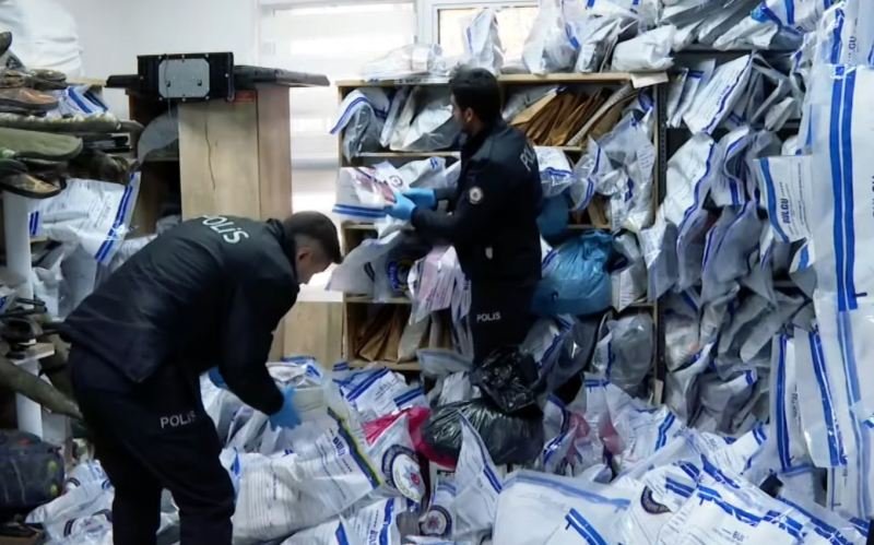 Türkiyədə zəlzələ bölgəsindən tapılan qızıl və pulların aqibəti necə olacaq? - FOTO/VİDEO 