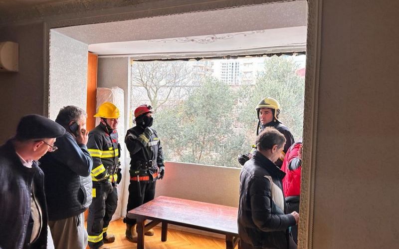 Bakıda yaşayış binasında partlayış olub 