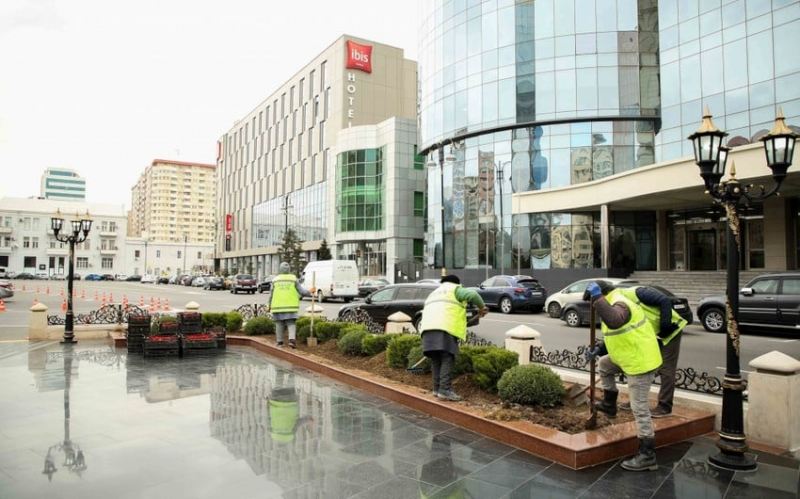 “Ana fəryadı” abidəsinin yerləşdiyi parkda abadlıq işləri aparılır 