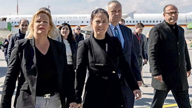 Alman nazirləri zəlzələ bölgəsində 