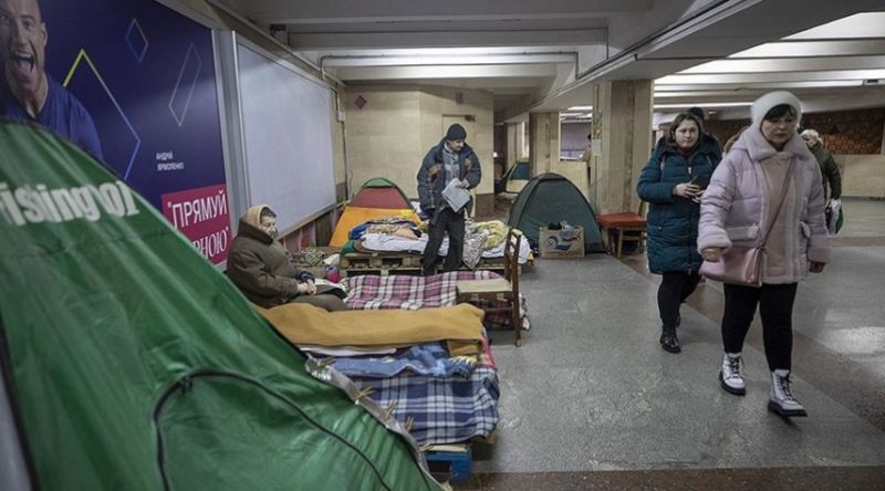 Ukraynada bir ildir metro stansiyalarında yaşayanlar var 
