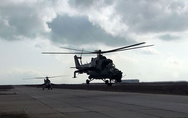 Hərbi pilotlarımız təlimdə - Video 
