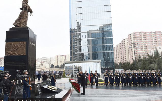 Prezident Xocalı abidəsini ziyarət etdi 