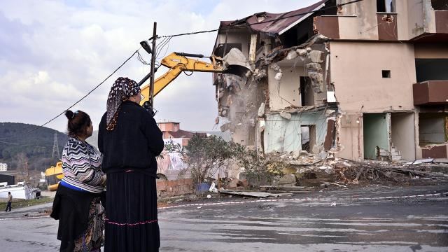 İstanbuldan 1,5 milyon insan köçürülür: Riskli binalar boşaldılır...