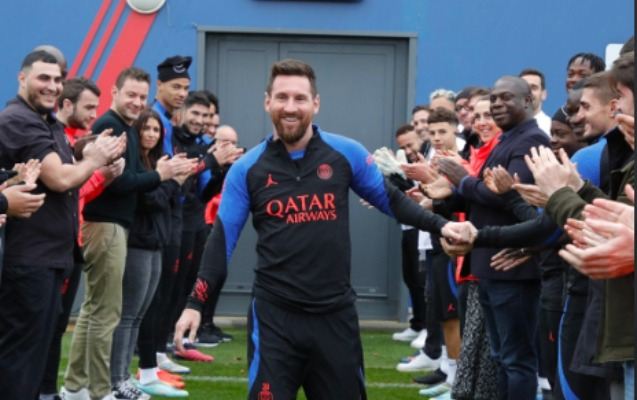 Messi PSJ-nin düşərgəsində belə qarşılandı - Video