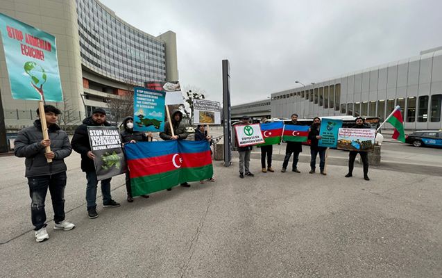 BMT nümayəndəliyi önündə erməni ekoterroruna etiraz - Foto 