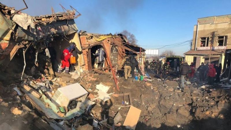 Rusiyanın atdığı raket Xarkovda bazara düşdü: 1 ölü, 7 yaralı