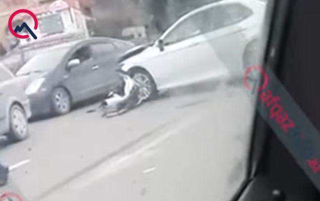 Bakının mərkəzində ağır qəza - Avtomobil aşdı + Video
