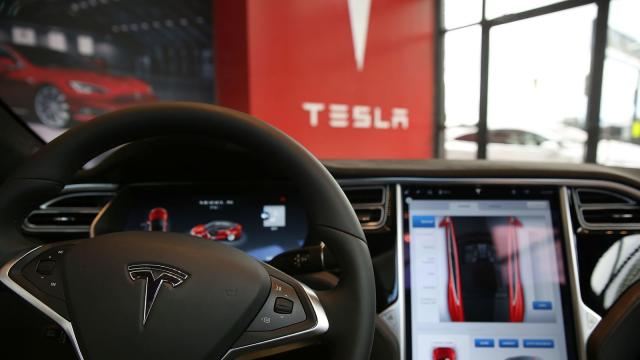 Tesla satışları artırmaq üçün qiymətləri endirdi 