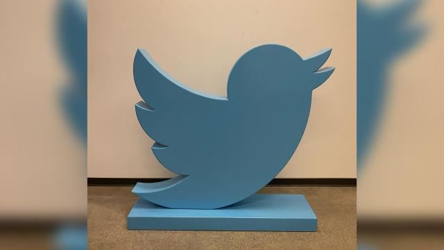 Twitter-in mavi quş heykəli 100 min dollara satıldı 