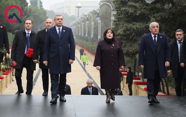 Yüksəkvəzifəli məmurlar xiyabanda... - Fotolar 