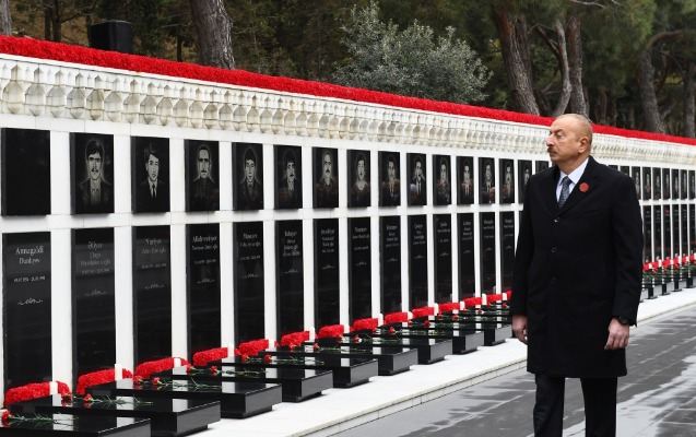 Prezident Şəhidlər xiyabanını ziyarət etdi 