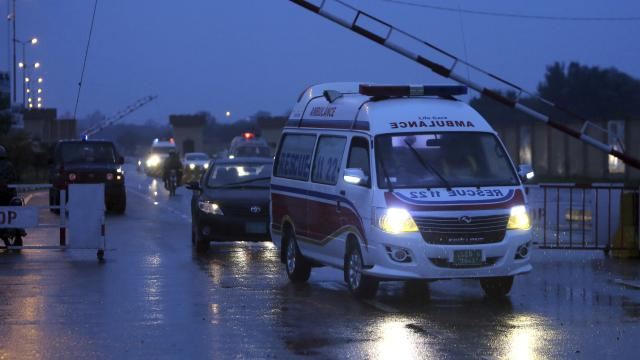 Pakistanda sərnişin qatarına bombalı hücum: 18 nəfər yaralandı