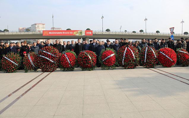 Yasamal rayonunun ictimaiyyəti 20 Yanvar şəhidlərini anıb 