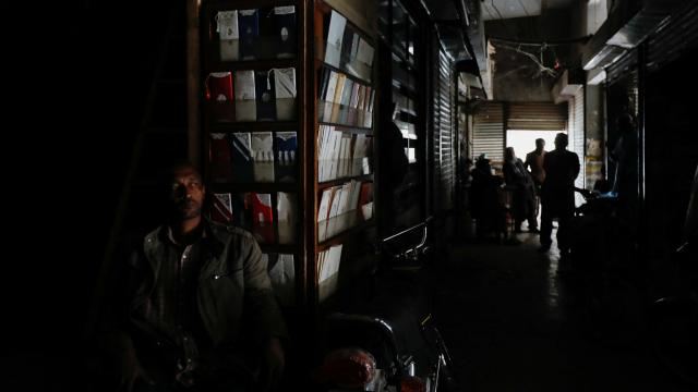 Pakistan bu gün bütünlüklə işıqsız qaldı 