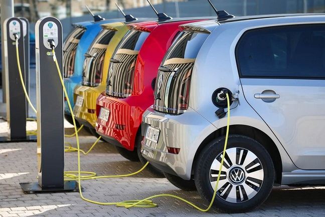 Elektrikli avtomobillərlə bağlı güzəşt niyə istehsal tarixinə görə tətbiq olunur? - İqtisadçıdan haqlı sual
