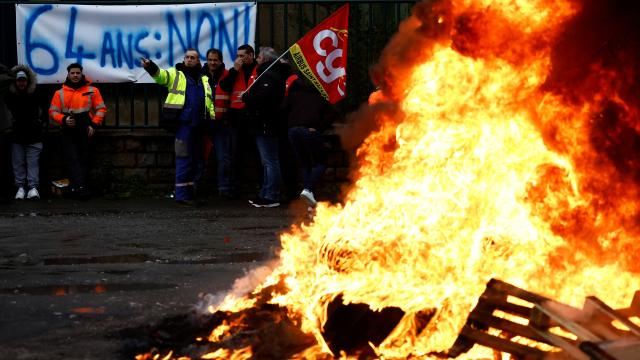 Fransada etirazların yeni dalğası başlayır 