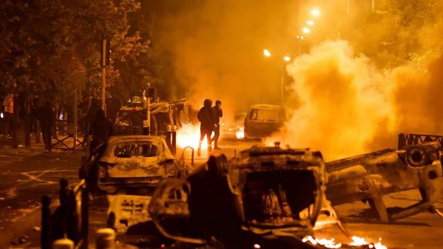 Fransada etiraz aksiyalarının 6-cı gecəsində 157 nəfər saxlanılıb 