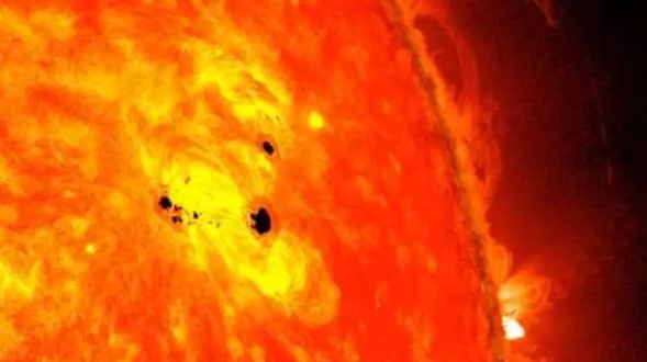 Günəşdəki ləkələrin sayı son 20 ildə ilk dəfə rekord həddə çatıb 