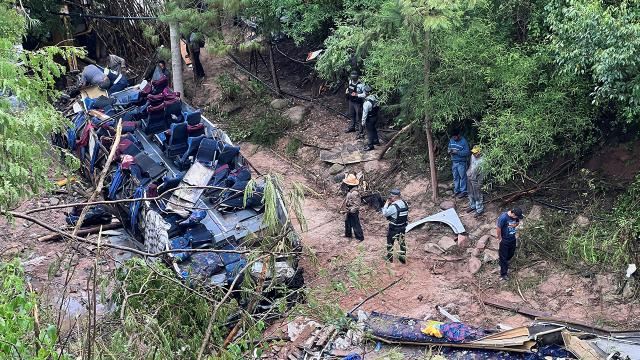 Meksikada avtobus uçuruma yuvarlanıb: 25 nəfər ölüb 