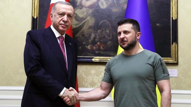 Avropa mətbuatı Zelenskinin Türkiyə səfərindən yazır 