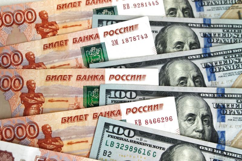 Rusiyada dollar kəskin ucuzlaşdı 
