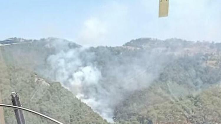 İzmir hava limanı fəaliyyətini dayandırdı 