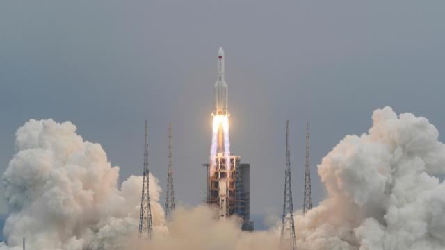 Çin dünyanın ilk metanla işləyən raketini kosmosa uğurla buraxıb 