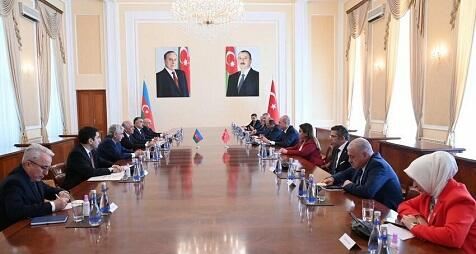 Baş nazir Numan Qurtulmuşla görüşdü 