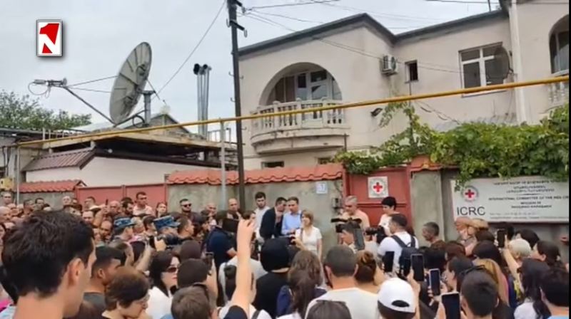 Xankəndidə aksiya: BQXK və sülhməramlıların ofisinə yürüş etdilər...