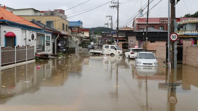Cənubi Koreyada sel nəticəsində ölənlərin sayı 40-a çatıb 