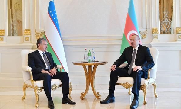 İlham Əliyev Mirziyayevə zəng etdi 