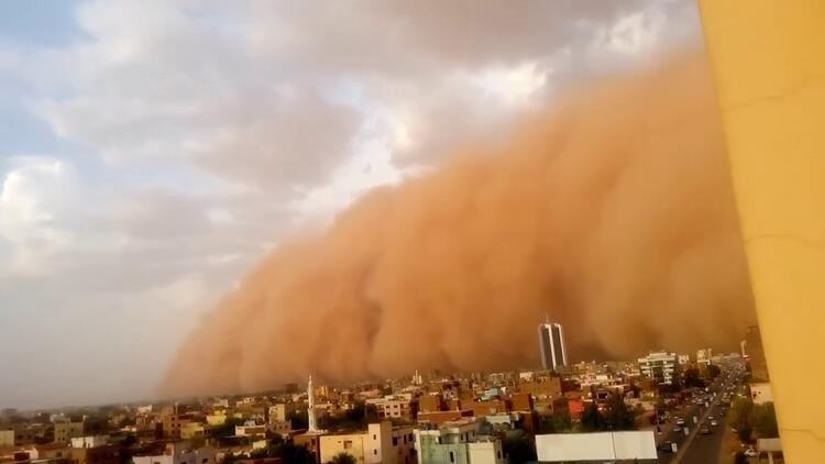 Sudanı qum fırtınası vurdu 