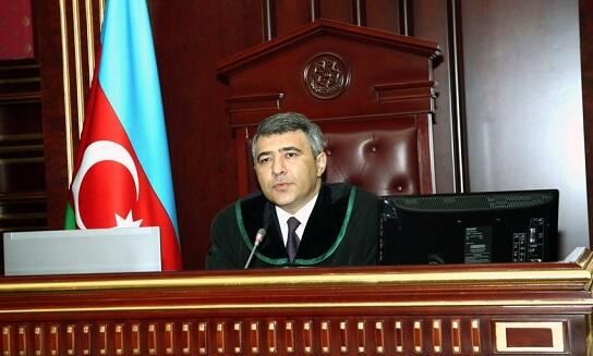 İnam Kərimov məhkəmə sədri və hakimi təqaüdə göndərdi 