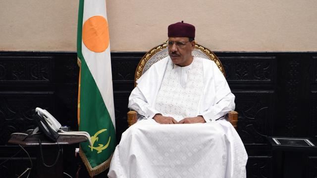 Nigerdə çevriliş cəhdi: Prezident Bazoum saxlanılıb 